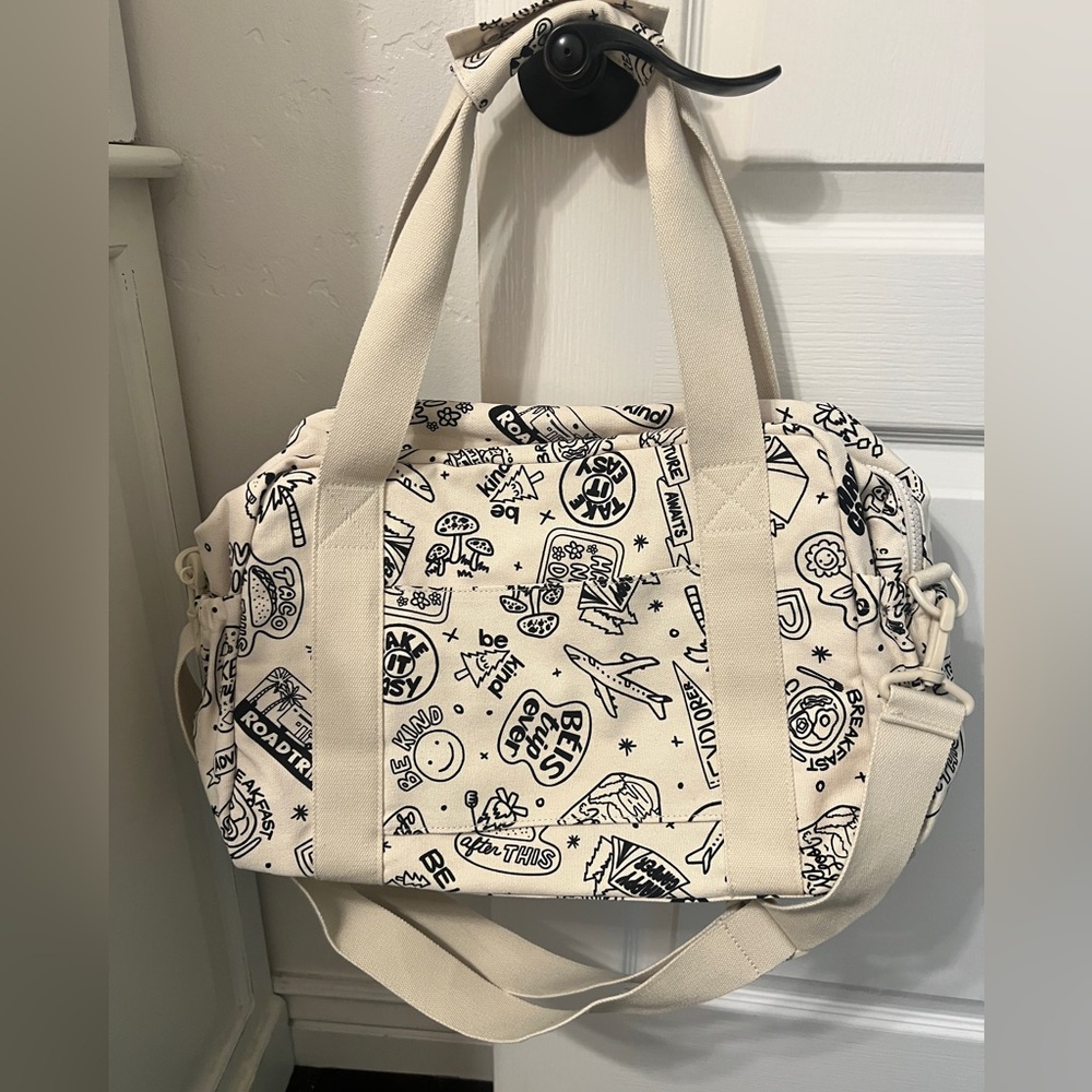 Beis The Kids duffle
in Doodle Print. NEW
